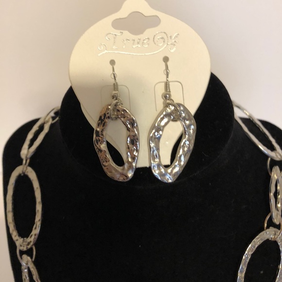 Silver Necklace & Earring Set - Picture 6 of 8